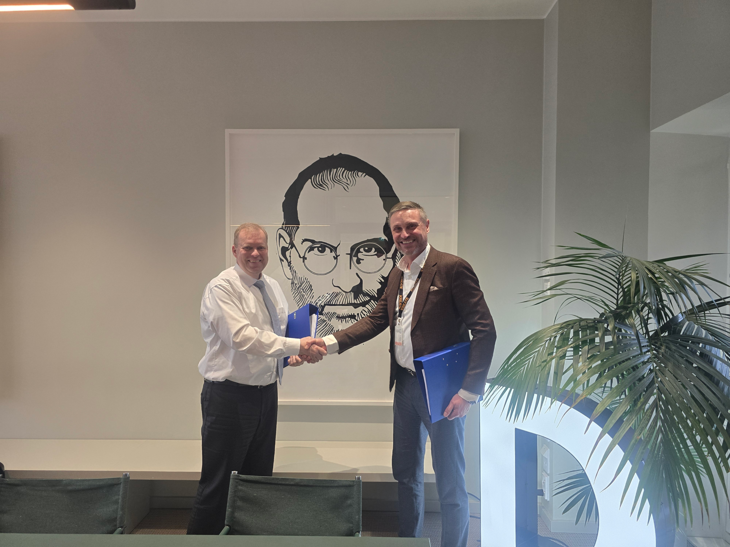 Kuvassa Kemijoki Oy:n toimitusjohtaja Tuomas Timonen ja Kreate Oy:n toimitusjohtaja Timo Vikström.